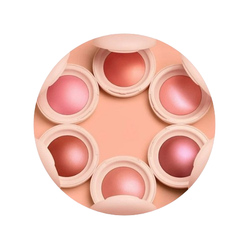 plusieurs fards à joues cote à cote en forme de cercle sur fond rose pastel